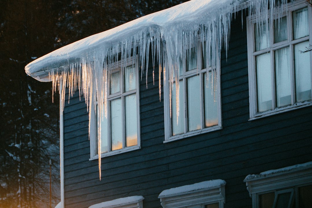 Roof, Snow Load and Winter Damage: Insurance Tips for Laurentides Homes